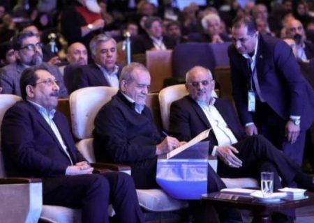 تجلیل ۴ واحد صنعتی نمونه و یک پیشکسوت صنعتی برگزیده ملی با حضور رییس جمهور و استاندار