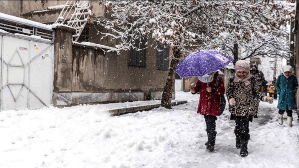 بارش برف مدارس ۲ منطقه آذربایجان‌شرقی را غیرحضوری کرد