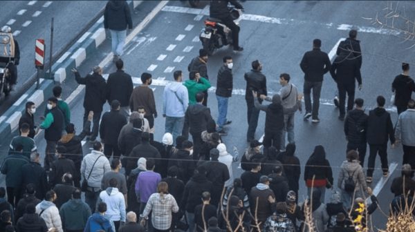 جوانان و نوجوانان در تیررس دشمنان!
