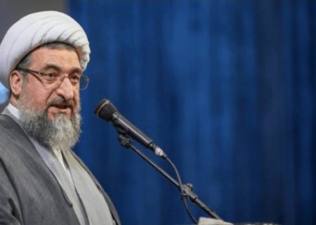 امام جمعه تبریز: با مزدوران و خائنان طبق قانون جنگ برخورد شود