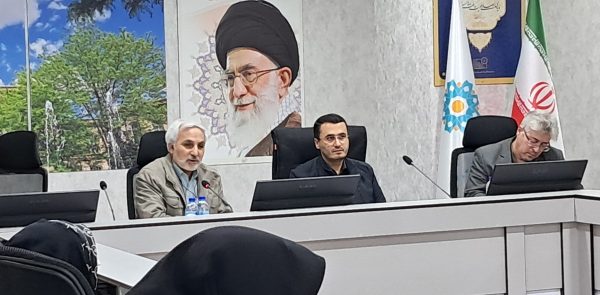 متفکرآزاد: با تراز تجاری مثبت کشور نباید به بن‌بست فکر کرد