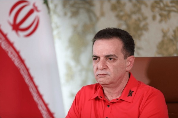 زنوزی: فدراسیون باید پشت تراکتور بایستد