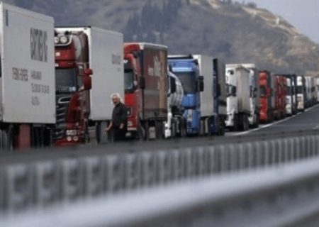 ۱۰ هزار کامیون خریداری در مرز ترکیه، معطل بروکراسی اداری ایران