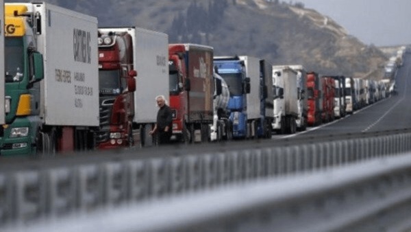 ۱۰ هزار کامیون خریداری در مرز ترکیه، معطل بروکراسی اداری ایران