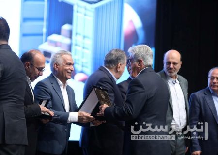 شرکت سهند جام تبریز و صنایع شیشه آذر صادرکننده برگزیده آذربایجان شرقی شدند