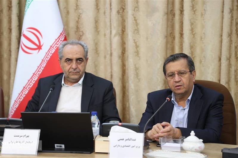 وزیر اقتصاد: نظراتمان با رئیس كل بانک مركزی به هم نزدیک شده است
