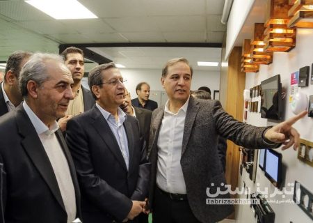 وزیر اقتصاد از صنایع دانش‌بنیان صبح پارلار آسیا بازدید کرد