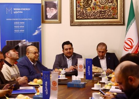 دولت یاری‌گر صنایع در ساخت نیروگاه‌های خورشیدی باشد