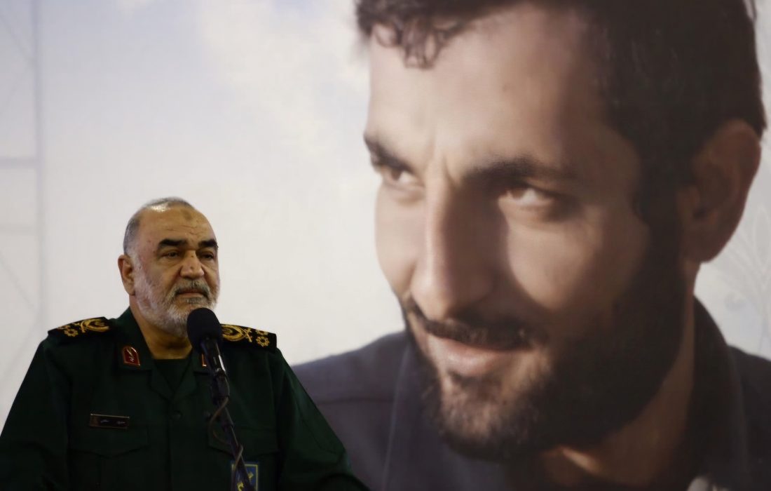 سرلشکر سلامی: دشمن فریبکارانه دم از مذاکره مستقیم زیر سایه تهدید می‌زند