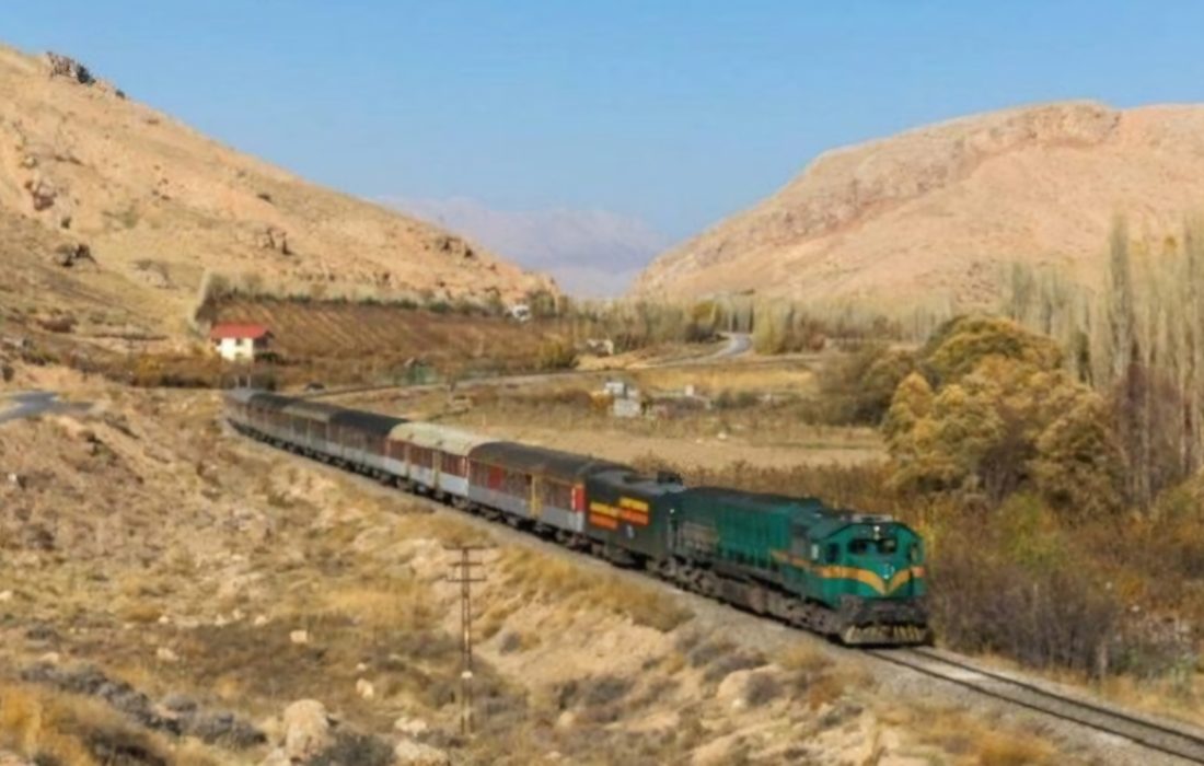 قطار تهران – ارومیه در ایستگاه گل تپه دچار نقص فنی شد