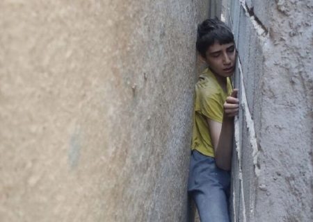 نجات پسر گرفتار شده بین ۲ دیوار در تبریز